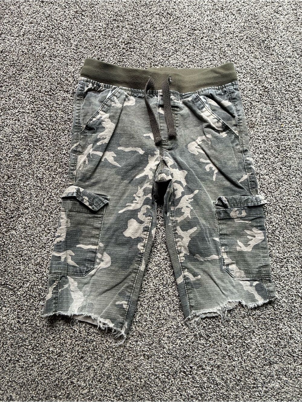 Old Navy Boy’s Camo Print Cargo Style Stretch Shorts, Size 5T